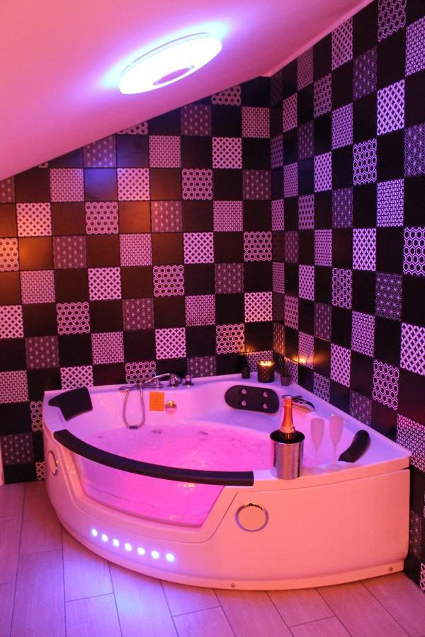 Le Logis Du Bien-Etre, Balneo & Sauna Dans Chambre 韦尔图 外观 照片