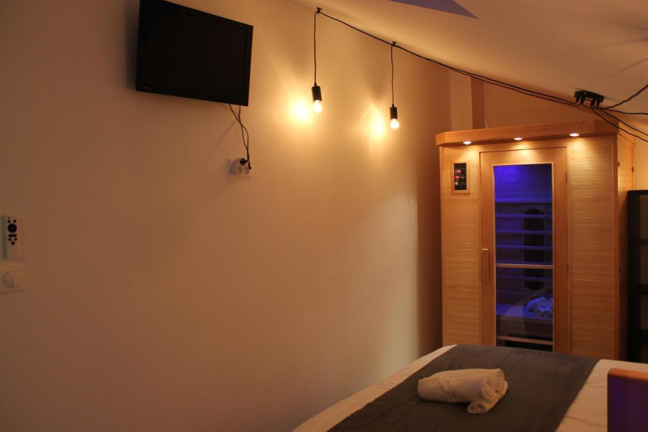 Le Logis Du Bien-Etre, Balneo & Sauna Dans Chambre 韦尔图 外观 照片